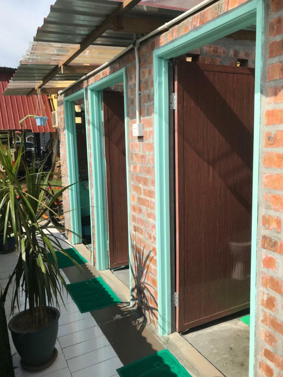 パンタイ・サナング Indiana Cafe & Dorm Bed & Breakfast エクステリア 写真
